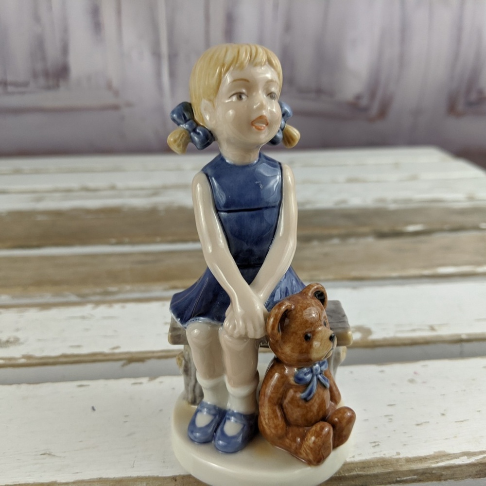 Royal Copenhagen B&G Emma 2000 millennium girl‎ bea